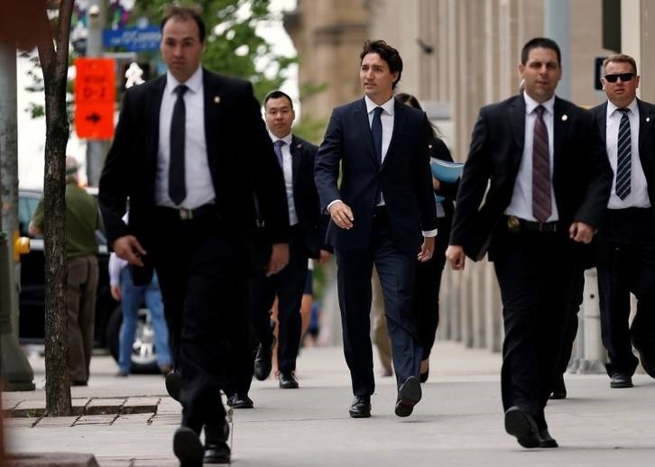 «سلطان سلفی» دنیای سیاست کیست؟+عکس «سلطان سلفی» دنیای سیاست کیست؟+عکس