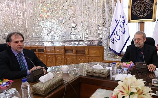 یافتن راه‌حل سیاسی منطقی‌ترین راه برای حل بحران‌های داخلی و خارجی است