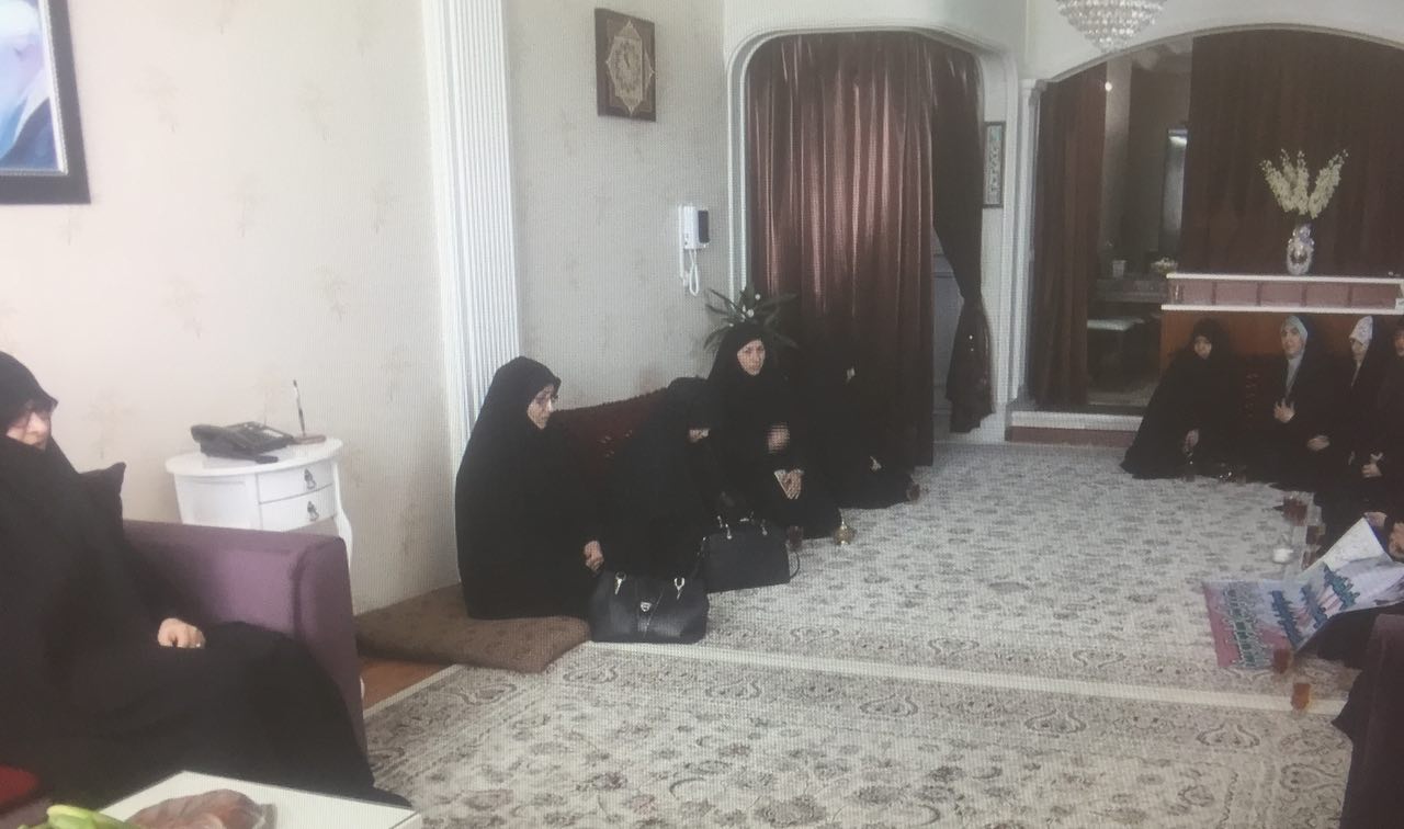 دیدار نوجوانان با مادر شهید مدافع حرم در مشهد