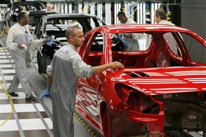 ترامپ صنایع آمریکا را تضعیف می کند ترامپ صنایع آمریکا را تضعیف می کند