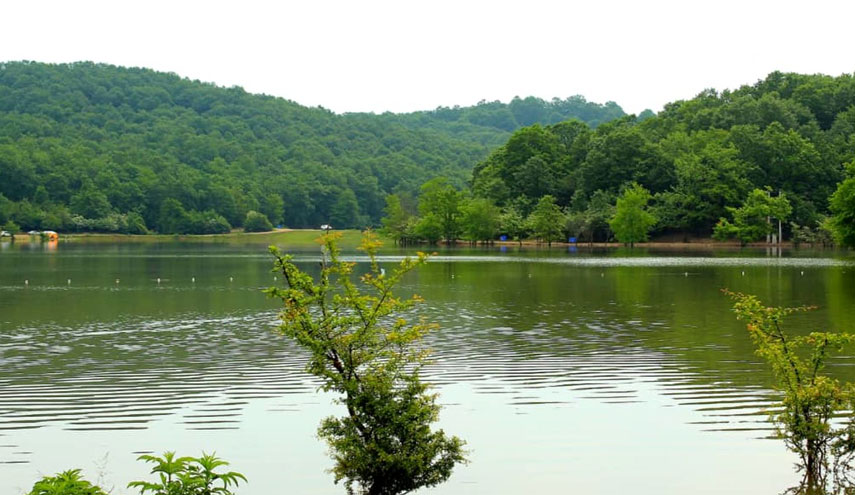 دریاچه سقالکسار، یکی از پاک‌ترین دریاچه‌های ایران