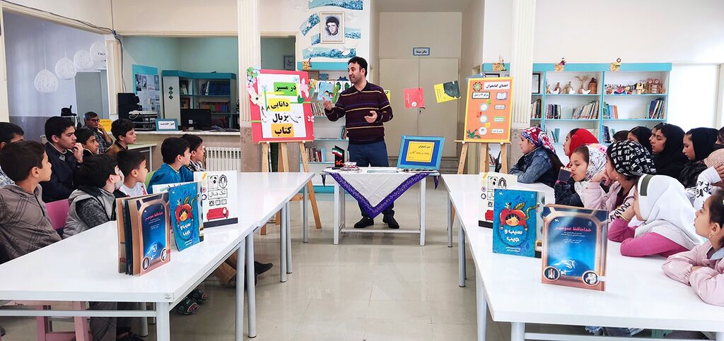 جشن هفتهی کتاب در کانون اردبیل برگزار شد جشن هفتهی کتاب در کانون اردبیل برگزار شد