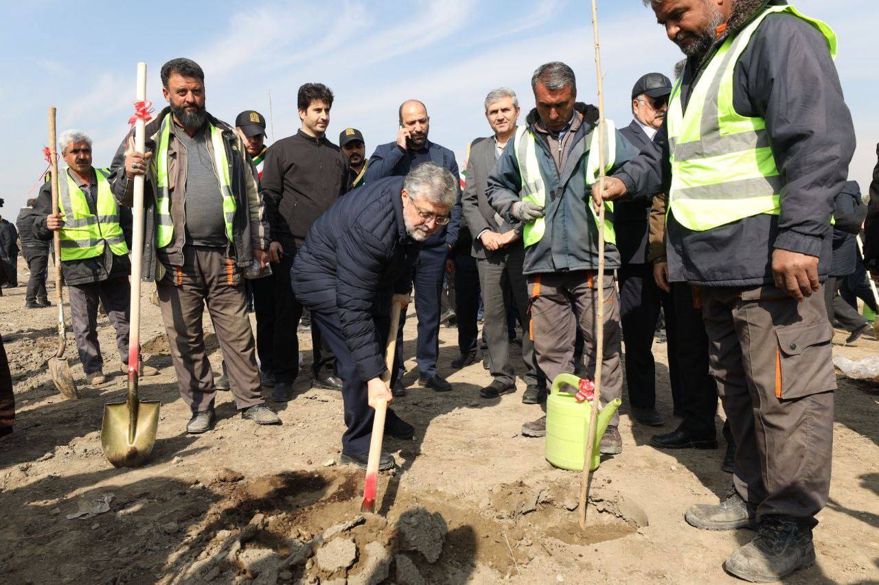 کاشت هزار نهال در بوستان بهار مشهد