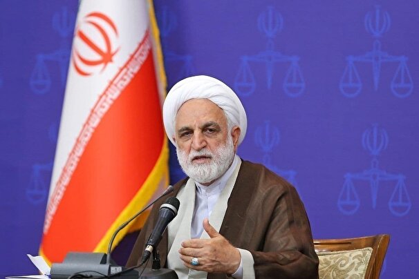 کسانی که اقتصاد کشور را متحول کنند در حصار حمایتی هستند