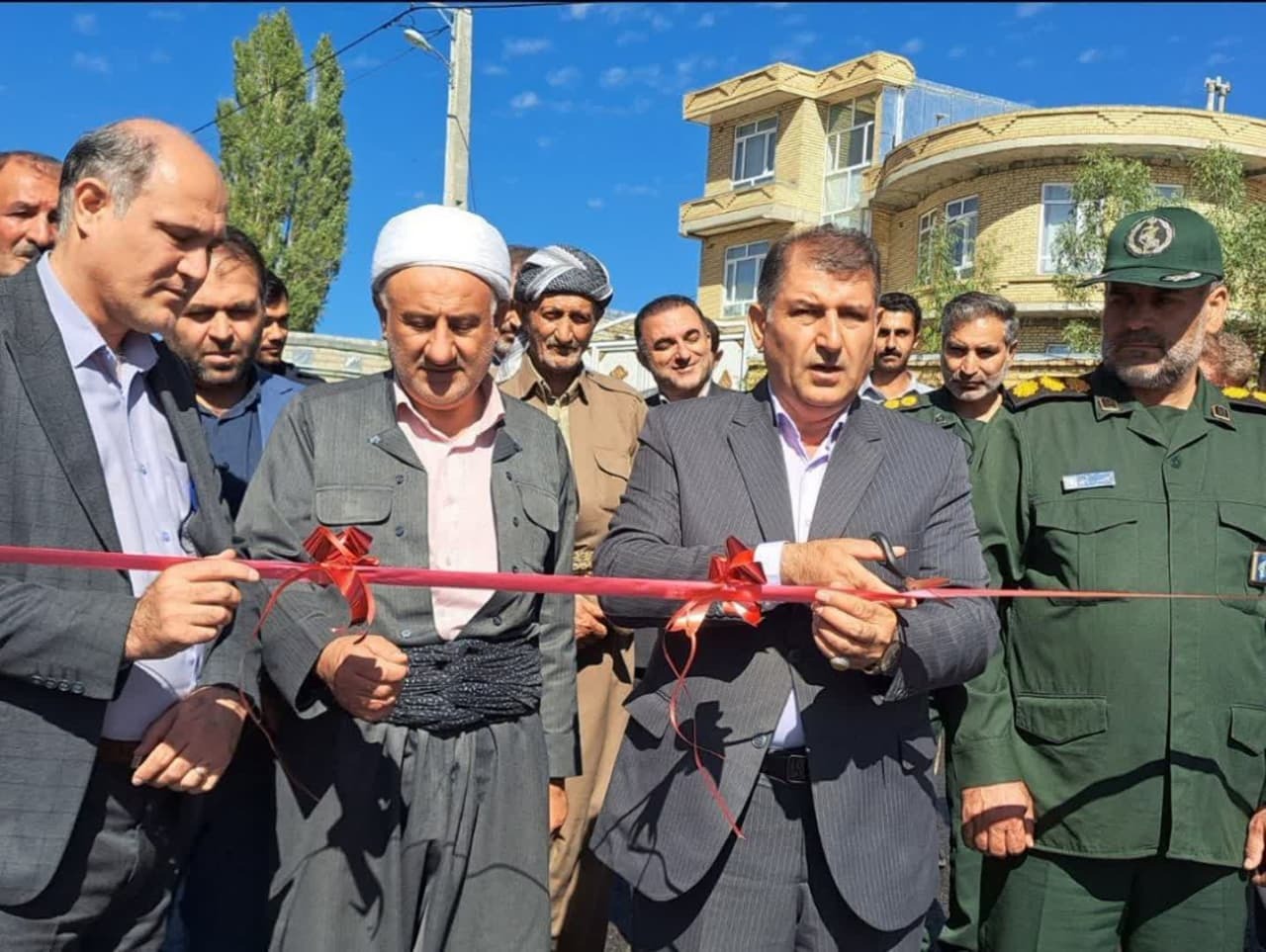 افتتاح آسفالت معابر روستای گلاز اشنویه