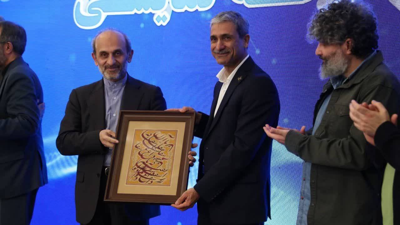 آثاری مانند «ذهن زیبا» الگویی ملموس از خودباوری و پیشرفت علمی ارائه می‌دهد