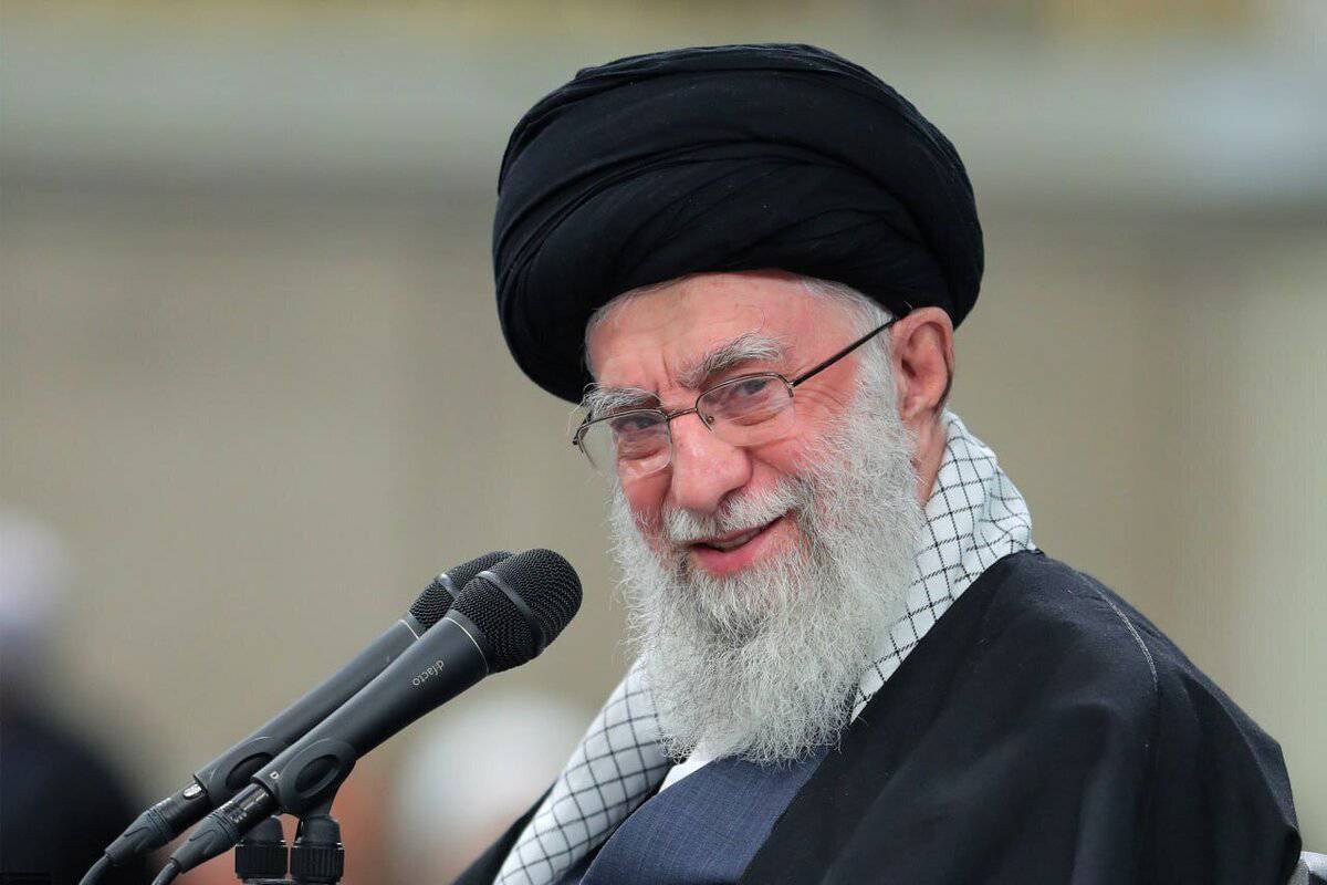 موافقت رهبر انقلاب با عفو جمعی از محکومان