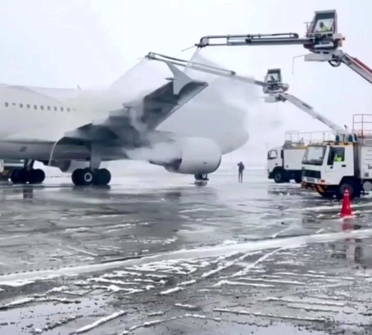 مصرف بیش از از ۱۵۸ تن مواد یخ زدا در ۱۸ فرودگاه کشور