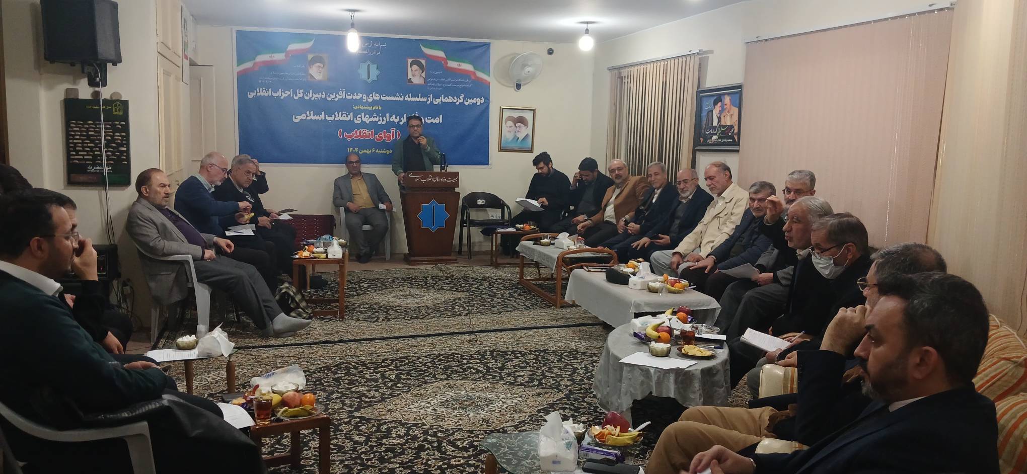 احزاب اصولگرا برای لیست انتخاباتی هیئت داوران تشکیل میدهند. احزاب اصولگرا برای لیست انتخاباتی هیئت داوران تشکیل میدهند.