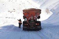 آماده‌باش راهداران برای برف‌روبی و بازگشایی راه‌ها