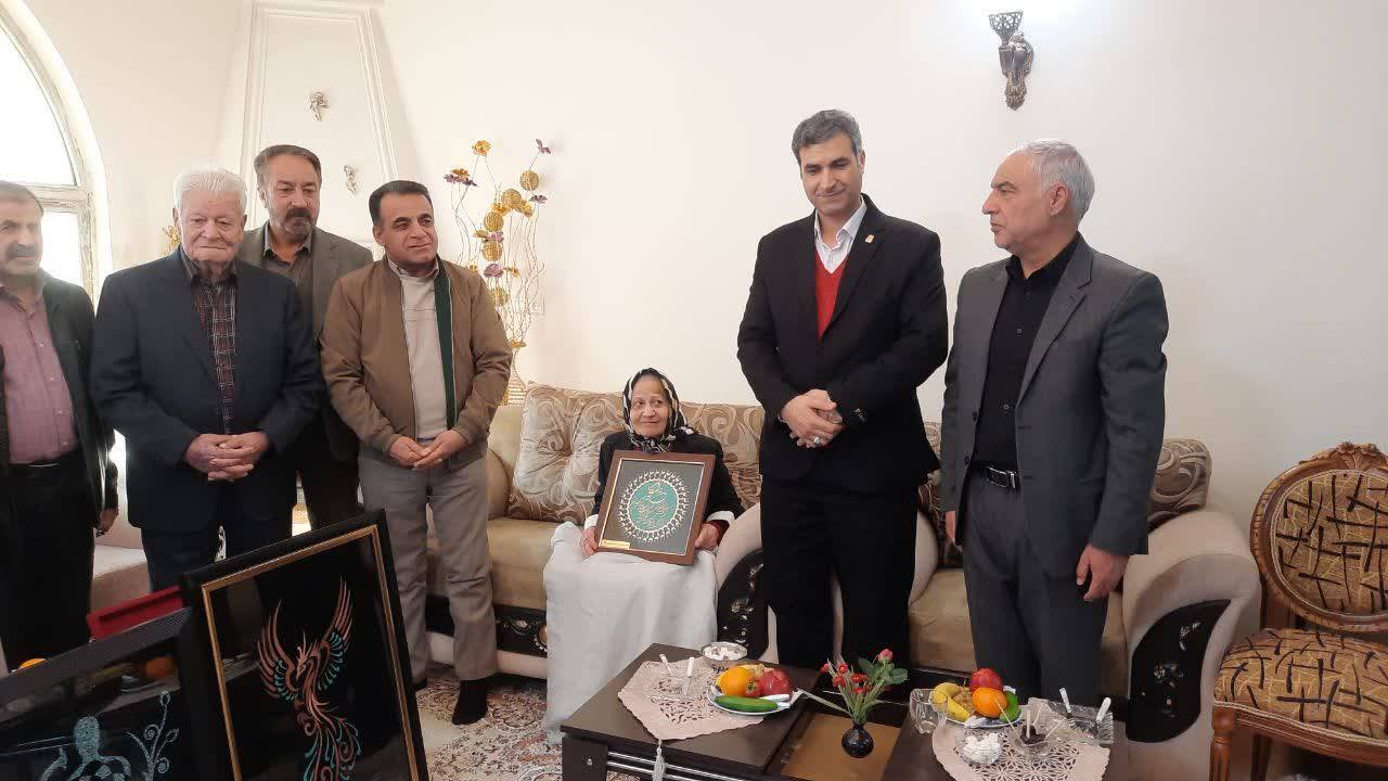 اهدای ۲ واحد ملک به ارزش ۶۰ میلیاردتومان توسط خیر نیشابوری اهدای ۲ واحد ملک به ارزش ۶۰ میلیاردتومان توسط خیر نیشابوری