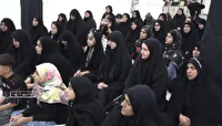 وقتی که مادر همه را دور خودش جمع می‌کند