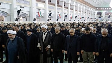 حضور رئیس جمهور در نماز ظهر عاشورا
