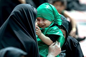 همنوایی مادران یزدی با رباب در مراسم شیرخوارگان حسینی