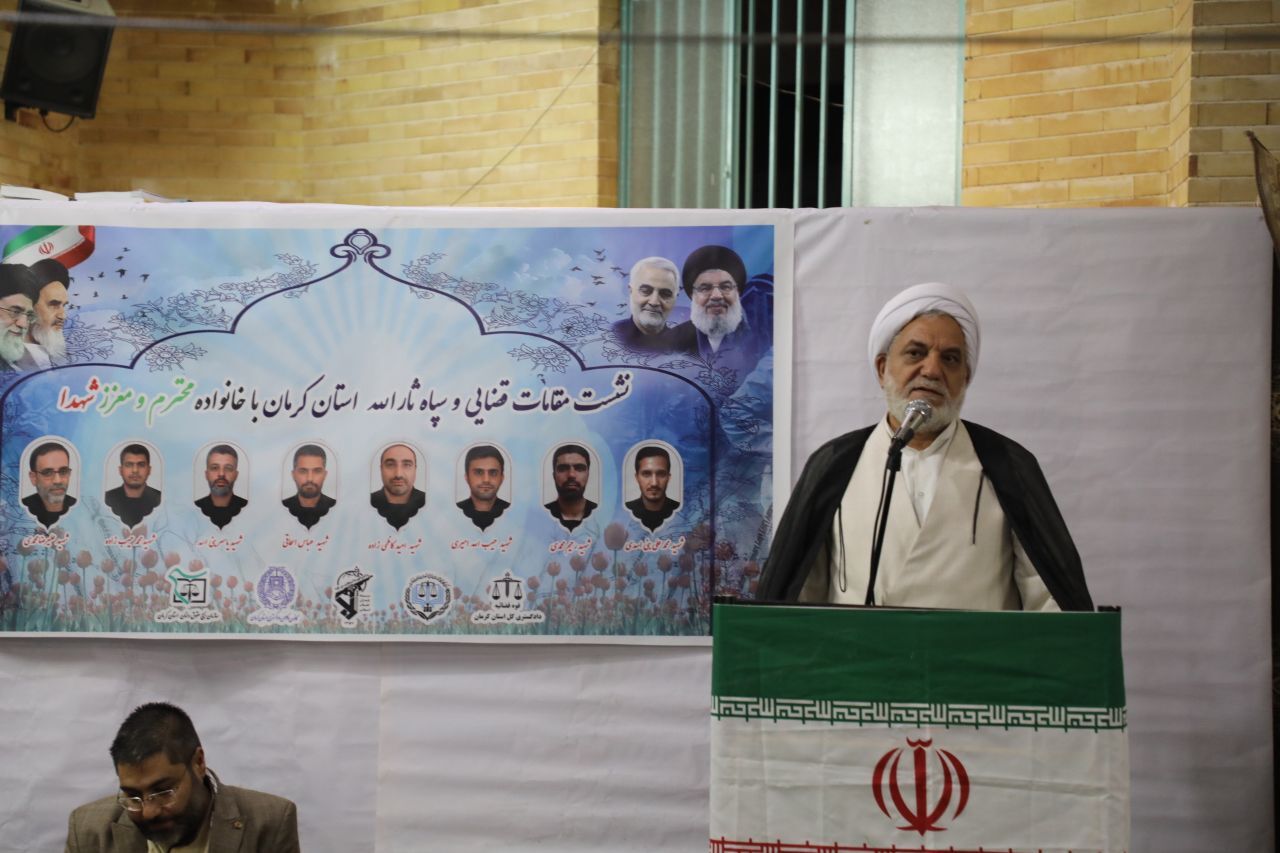 تجلیل ازخانواده های هشت شهید جنگ دوازده روزه