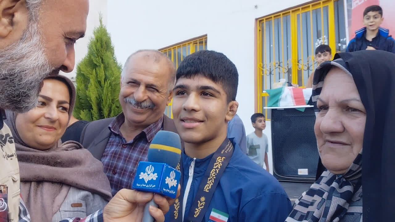 استقـبال باشـکوه از قهرمـان بازیهایی آسیایی جـوانان استقـبال باشـکوه از قهرمـان بازیهایی آسیایی جـوانان