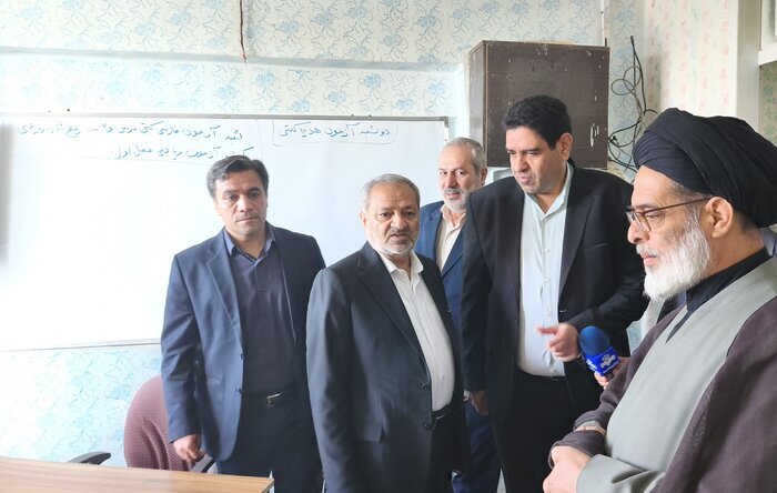 بازدید وزیر آموزش و پرورش از طرح های آموزشی در خدابنده بازدید وزیر آموزش و پرورش از طرح های آموزشی در خدابنده