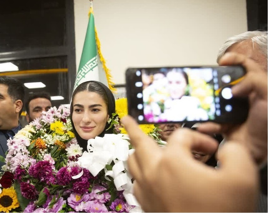 بازگشت آتوسا گلشاد نژاد بانوی طلایی کاراته جهان به کرمانشاه بازگشت آتوسا گلشاد نژاد بانوی طلایی کاراته جهان به کرمانشاه