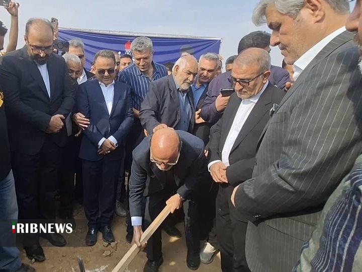 کلنگ زنی پالایشگاه گچساران در منطقه لیشتر این شهرستان کلنگ زنی پالایشگاه گچساران در منطقه لیشتر این شهرستان