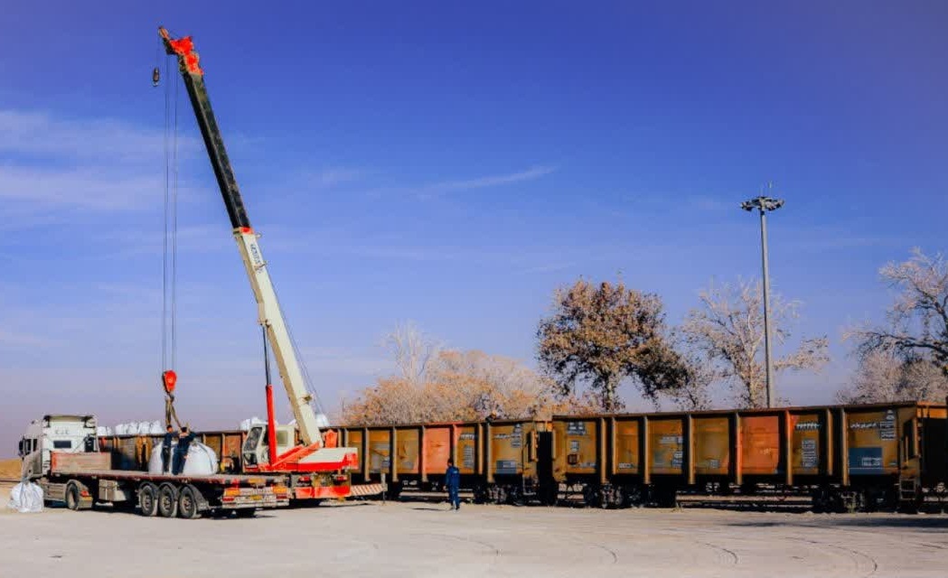 بارگیری ۱۵۰ هزار تن جامبوبگ سیمان از قم به مقصد روسیه بارگیری ۱۵۰ هزار تن جامبوبگ سیمان از قم به مقصد روسیه