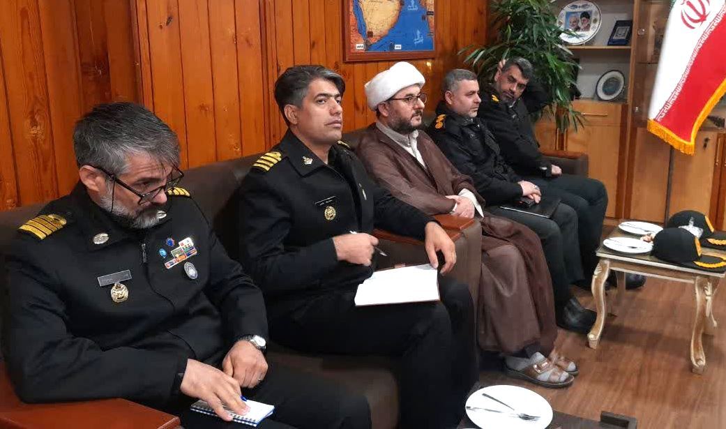 دیدار فرمانده انتظامی گیلان با فرمانده ناوگان دریایی شمال دیدار فرمانده انتظامی گیلان با فرمانده ناوگان دریایی شمال