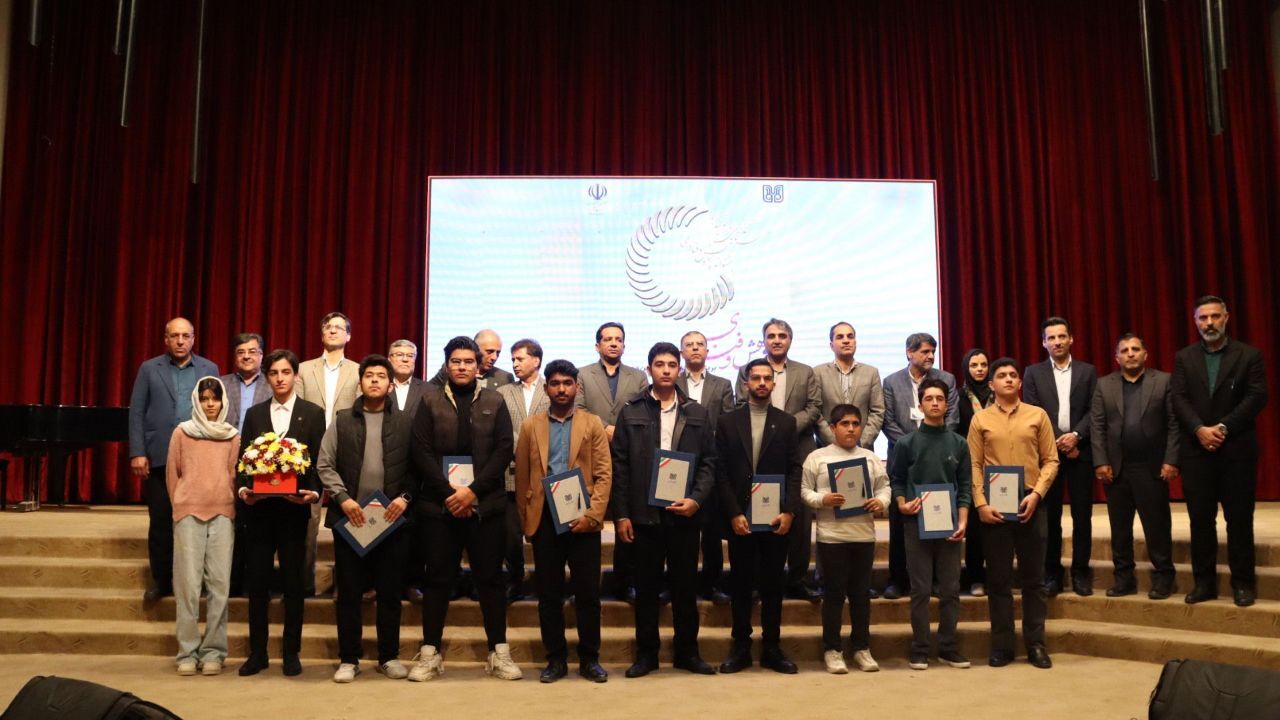 :تجلیل از ۴ معلم پژوهنده و ۱۲ دانش آموز برتر پژوهشگر کرمانی
