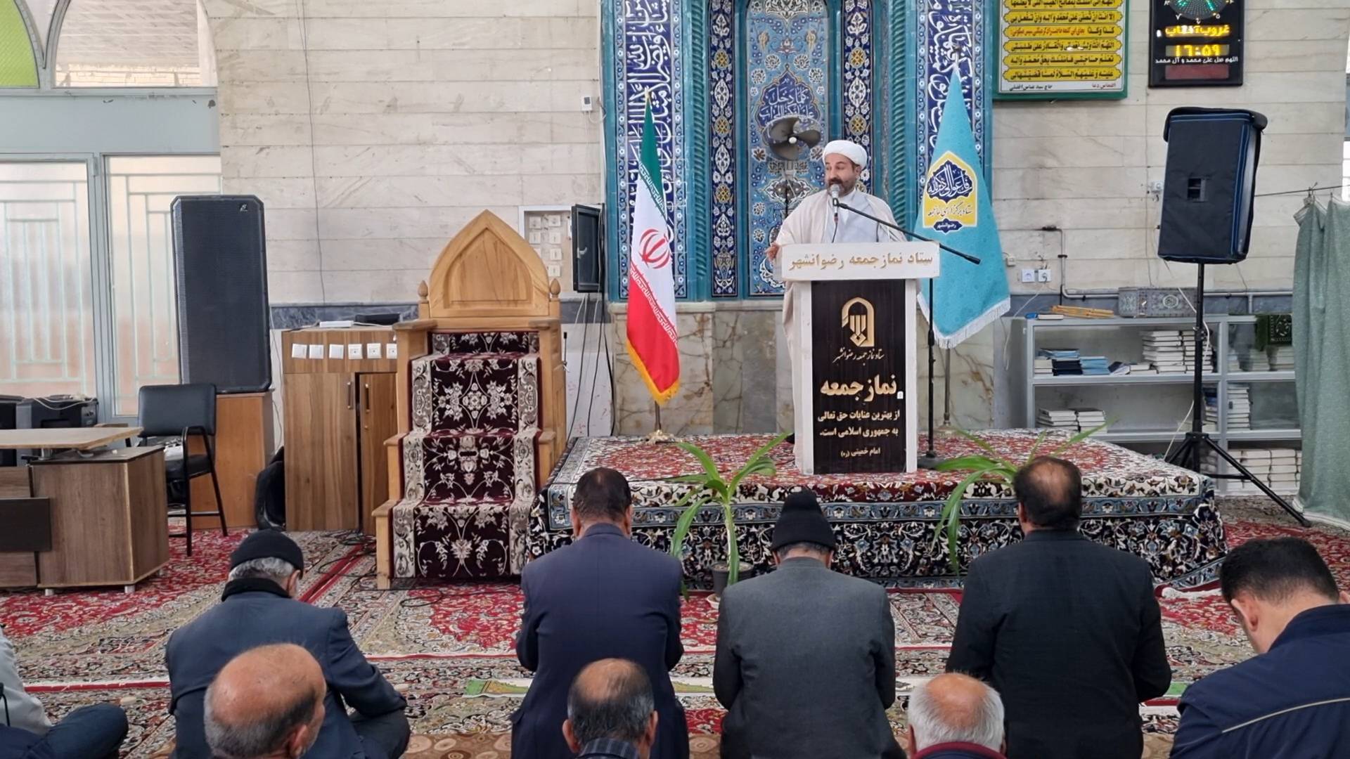 مقابله با توطئه های دشمن با پیروی از ولایت فقیه