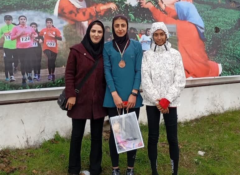 نشان برنز دختر همدانی در مسابقات دو صحرانوردی قهرمانی نوجوانان کشور