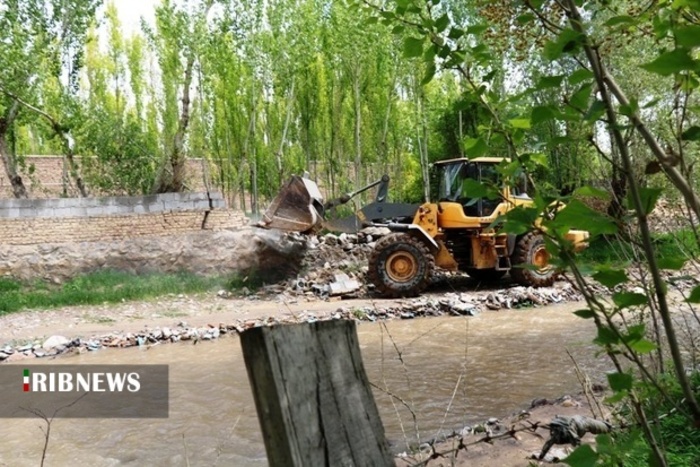 آزادسازی بستر رودخانه ها در حاشیه تبریز